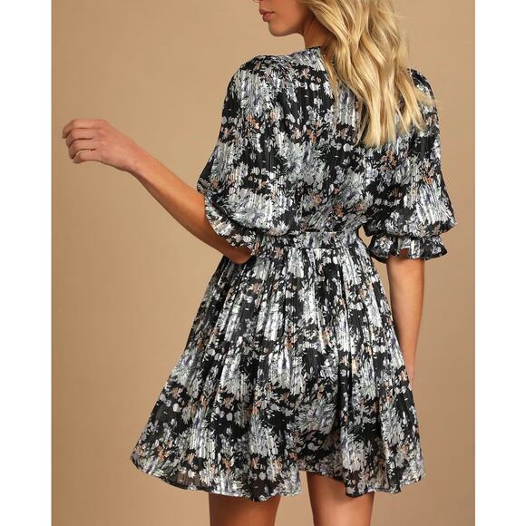 LULUS Pleasing To The Eye Floral Skater Mini Dress Small S - Picture 3 of 11